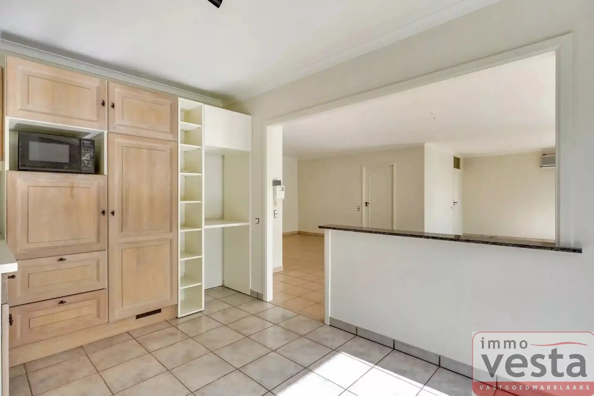 Opgeknapt appartement met 2 slaapkamers, autostaanplaats en berging foto 7