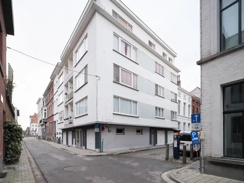 Lichtrijk 2-slpk hoekappartement nabij de Coupure in centrum Gent. foto 11