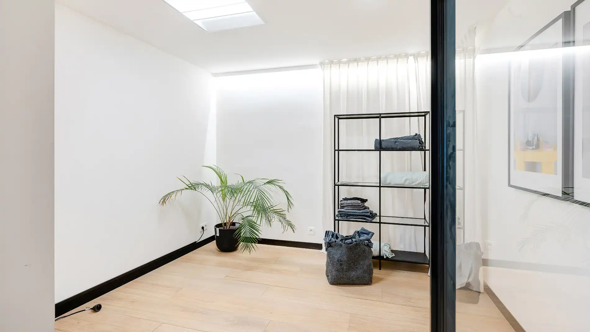 HOEKHandelsgelijkvloers op toplocatie in Heist-aan-Zee – ±185 m² foto 15