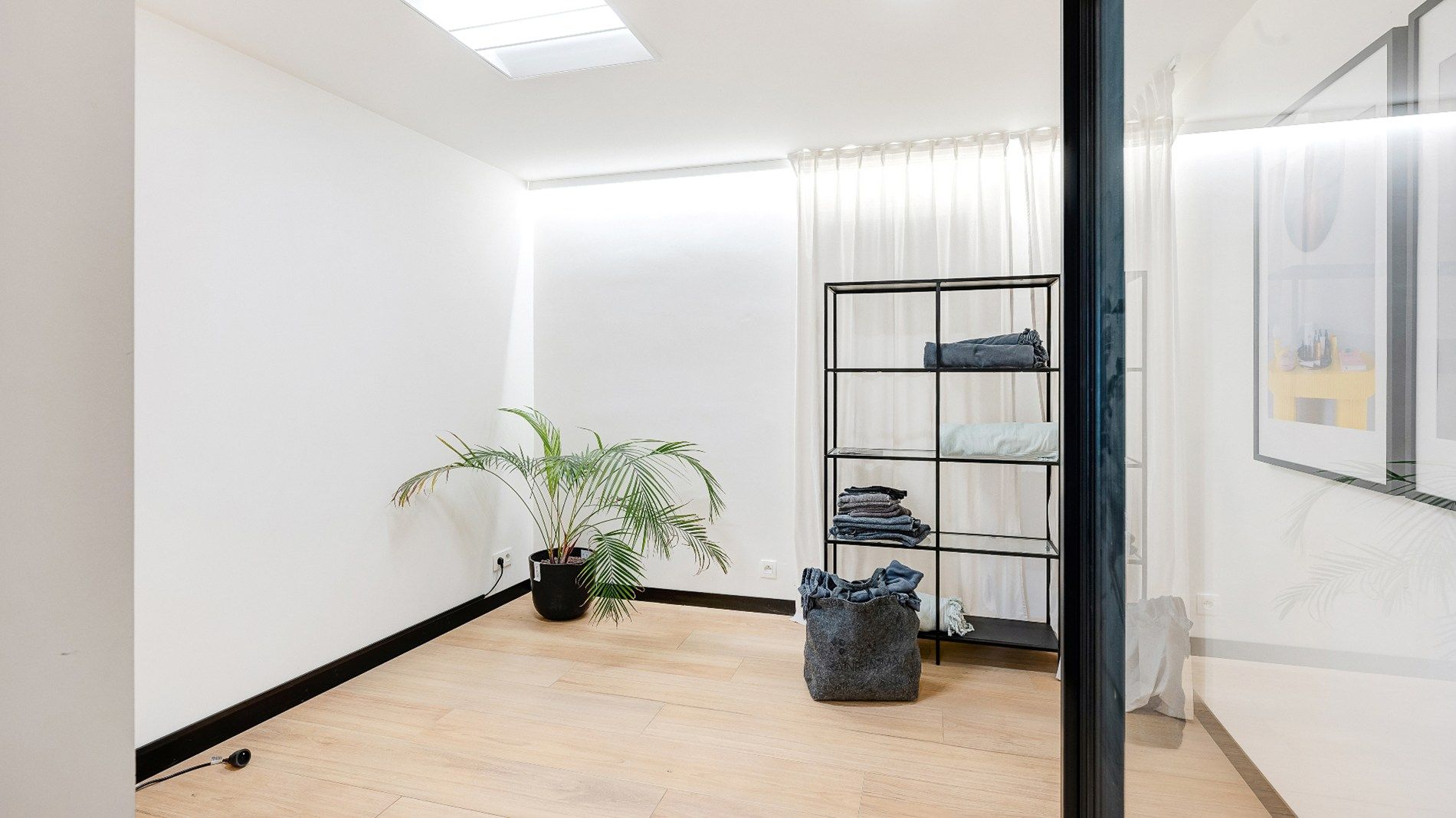 HOEKHandelsgelijkvloers op toplocatie in Heist-aan-Zee – ±185 m² foto 15