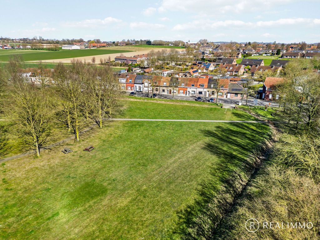 Instapklare woning met tuin, garage en carport foto 19