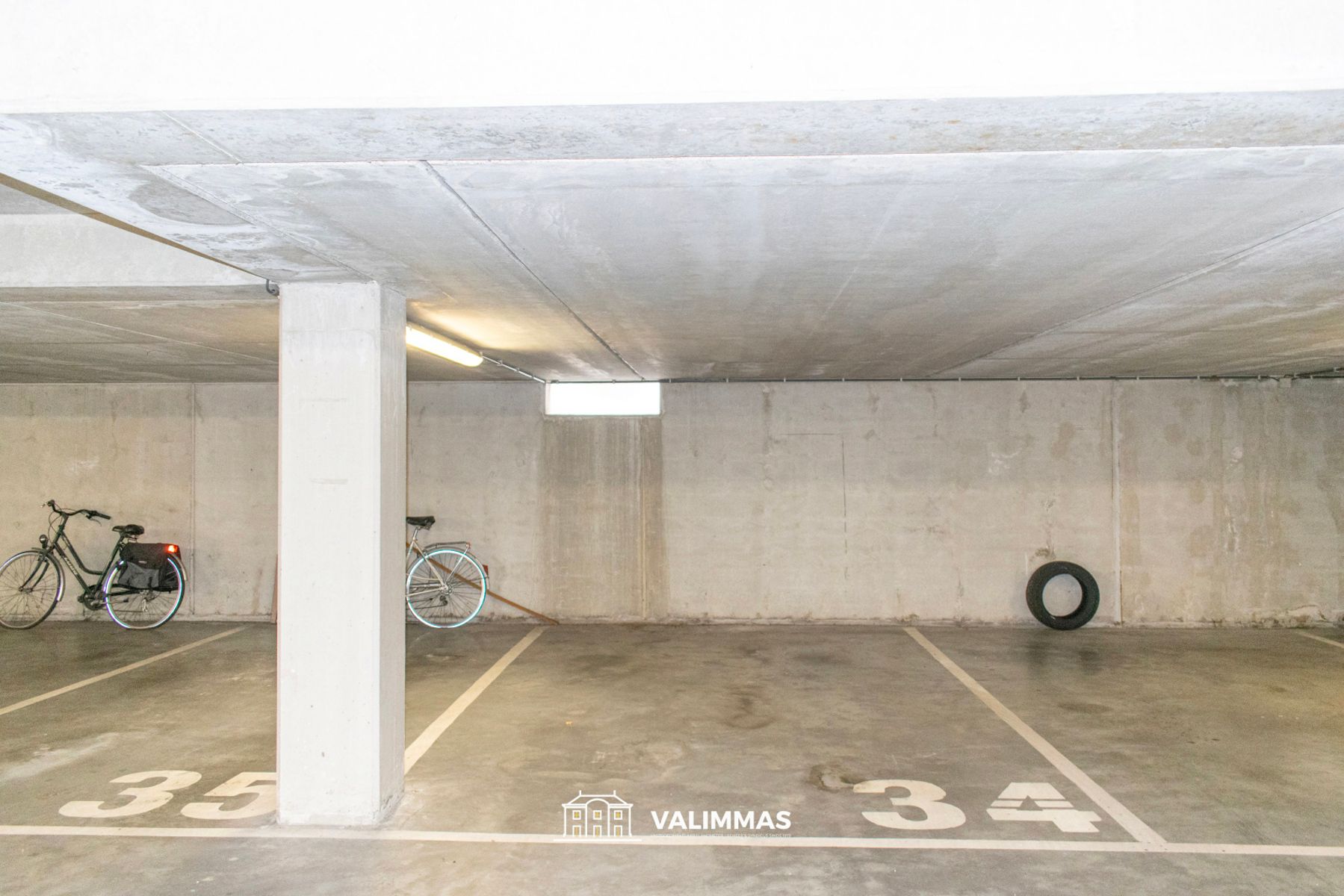 Instapklaar appartement met terras, kelder en event. garage. foto 14