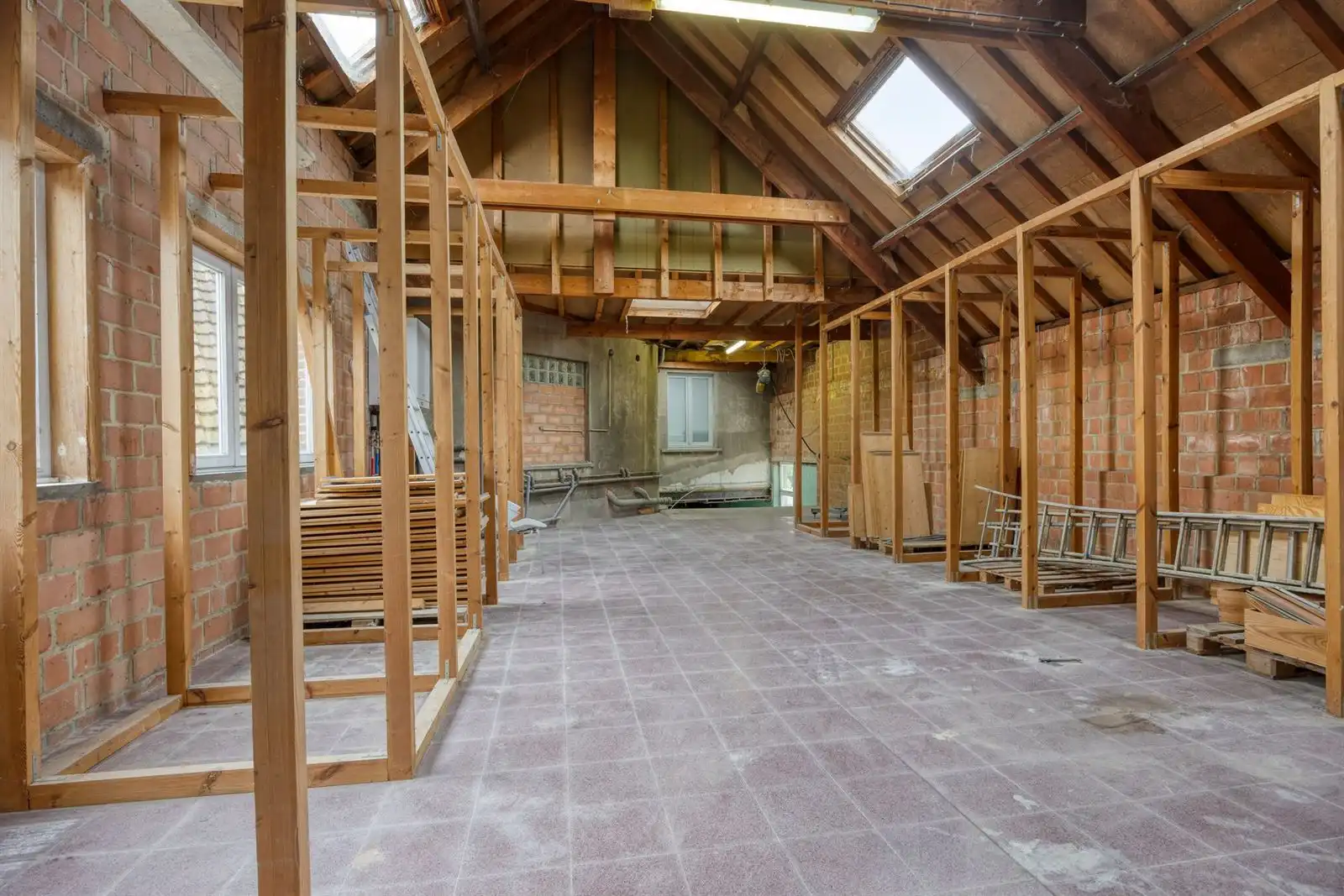 Woning met 5 slaapkamers en polyvalente ruimtes (250m²) foto 24