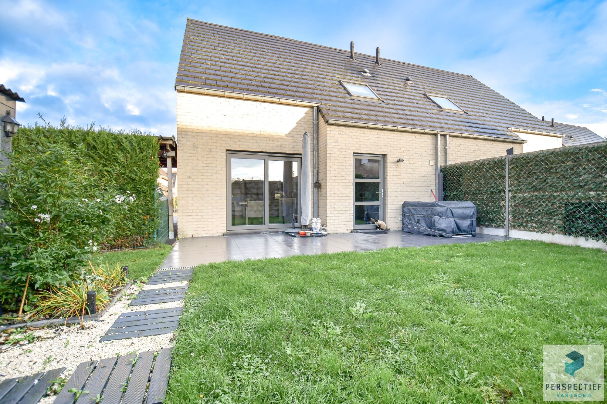 BEZOEKMOMENT WOENSDAG 26/11 VAN 16U30 TOT 18U |  Half vrijstaande woning met 3 SLPKS, TUIN & CARPORT foto 2