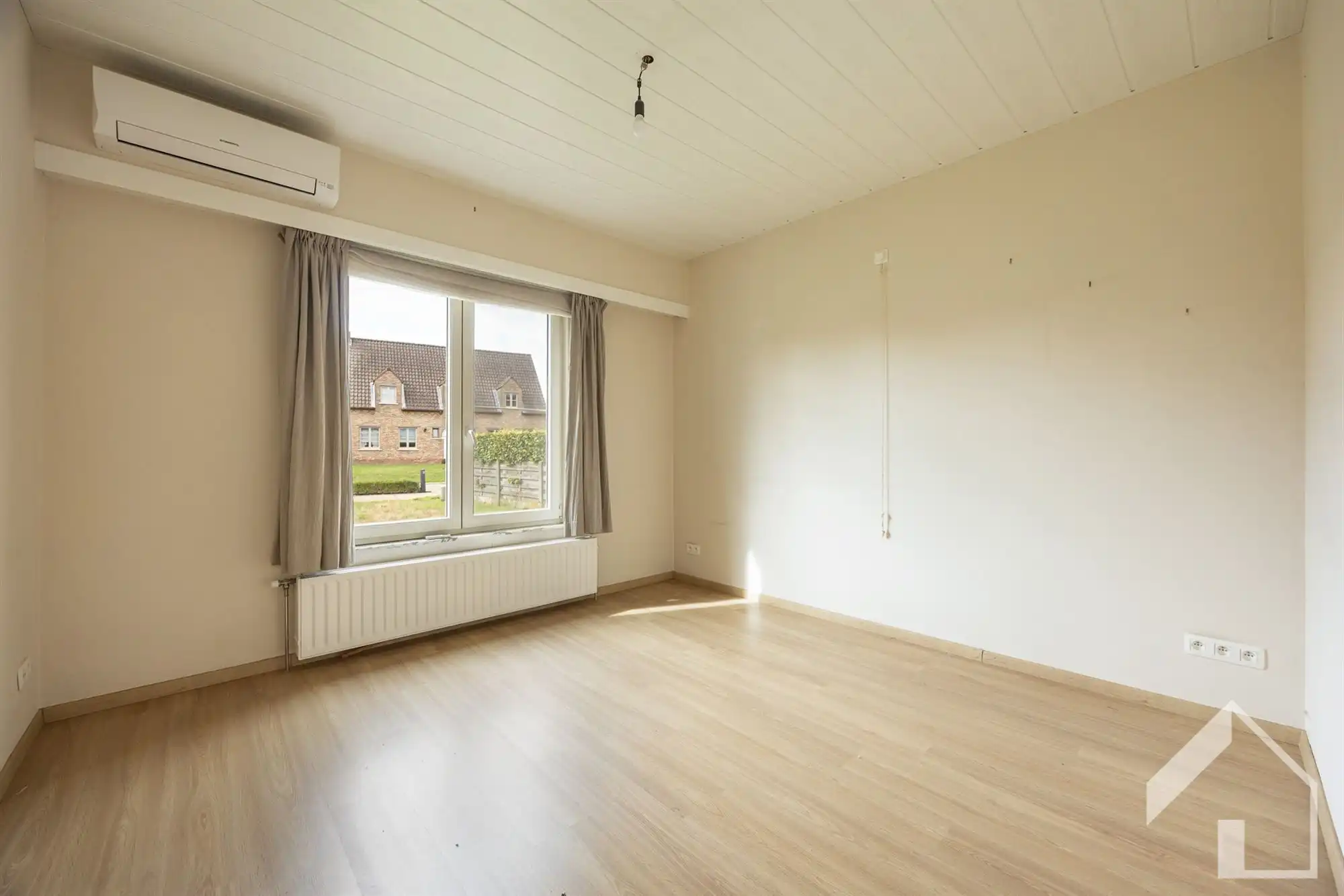 Gerenoveerde laagbouwwoning op 2984m2 foto 7