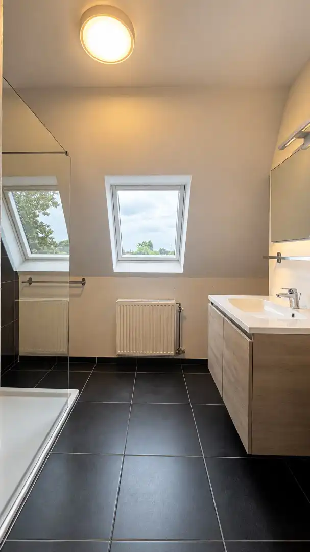 Instapklaar appartement met afzonderlijke garage en terras foto 13