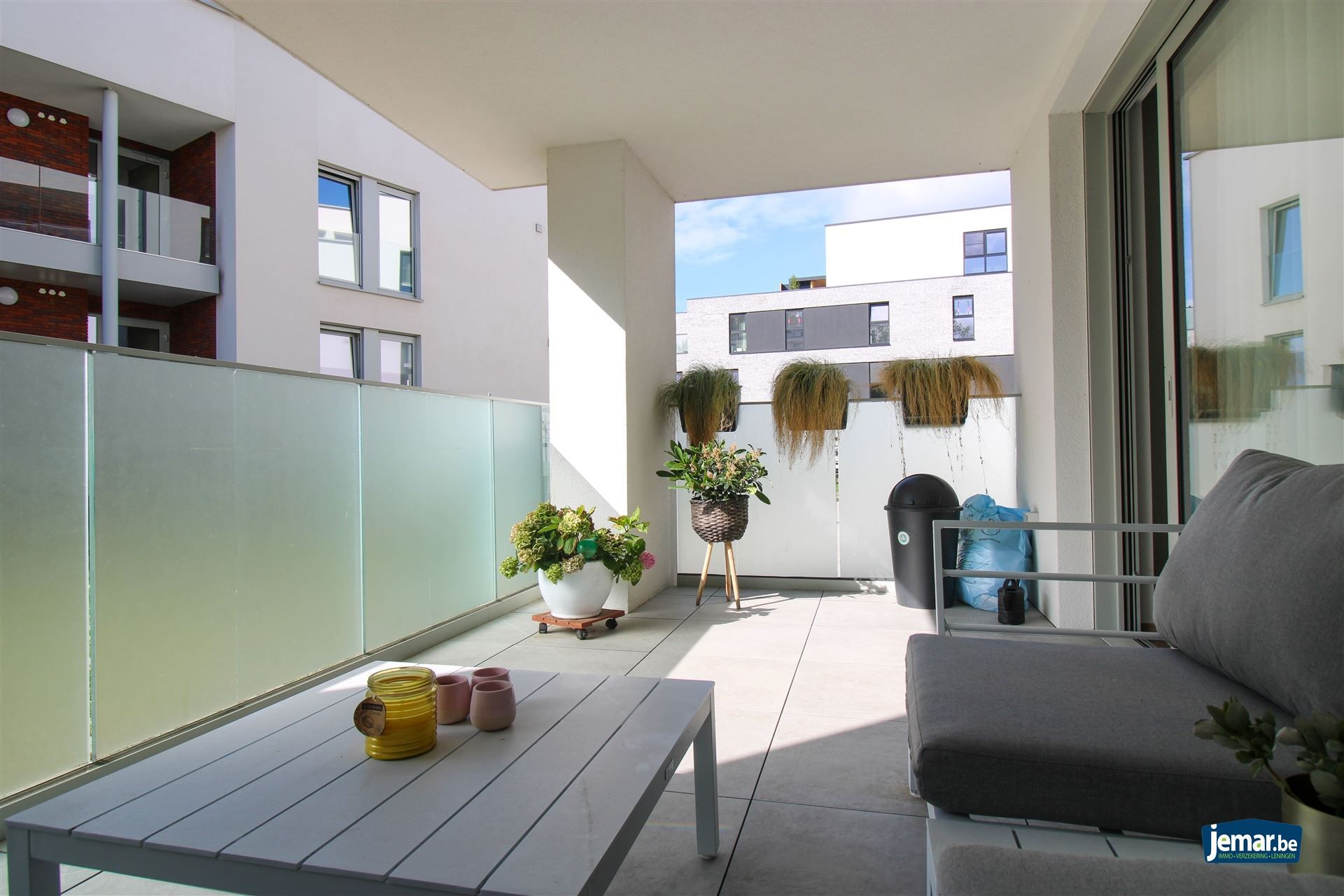 Instapklaar, gelijkvloers en energiezuinig appartement met terras en autostaanplaats in Opgrimbie! foto 12