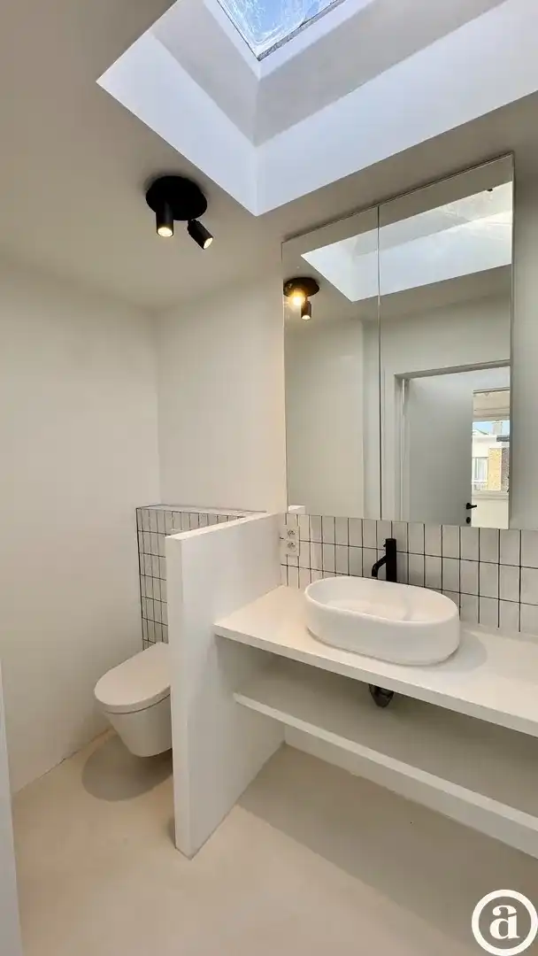 Gerenoveerd hoekappartement met 2 volwaardige slaapkamers, vlakbij het centrum van Knokke. foto 9