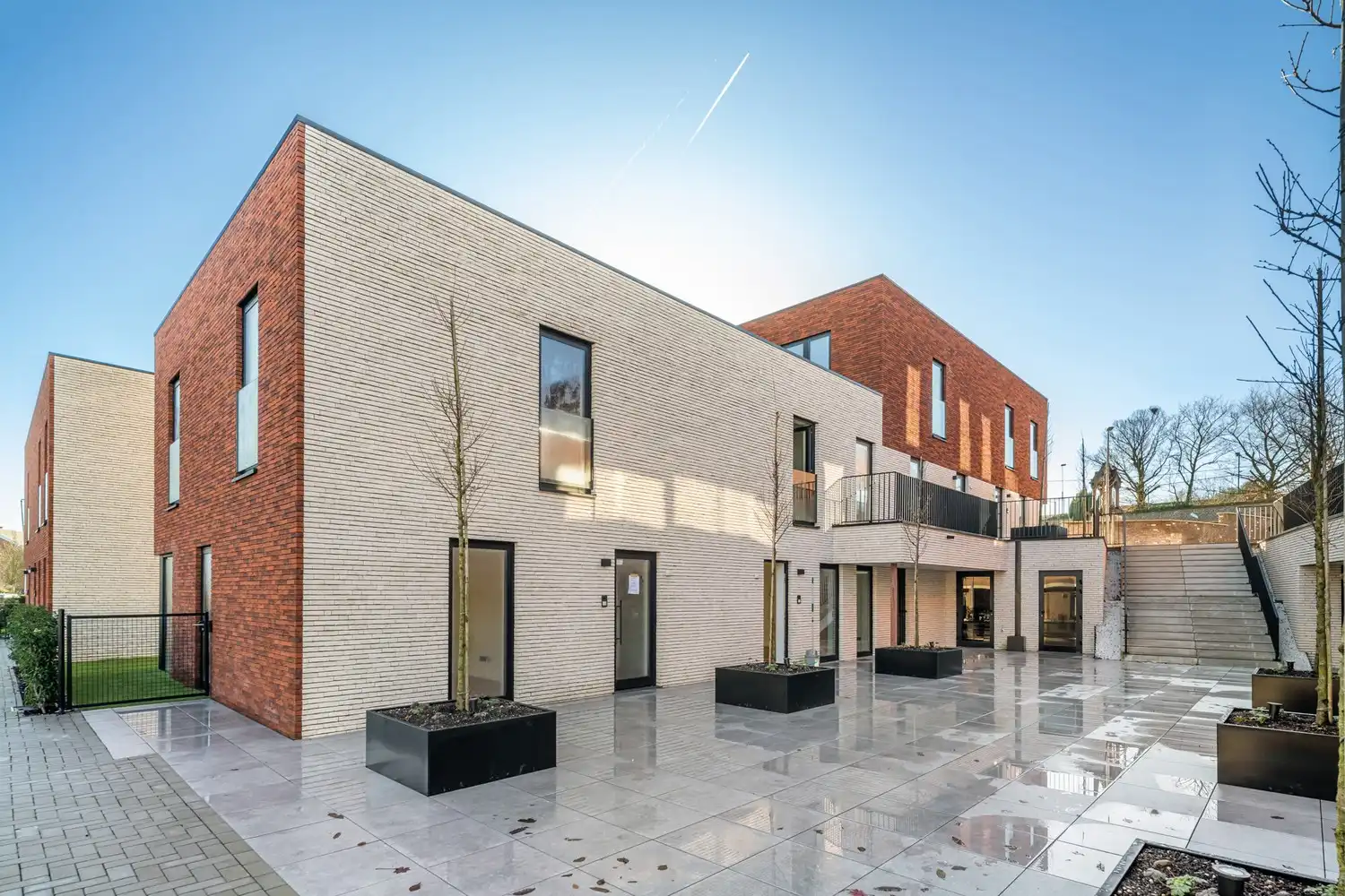 Instapklare nieuwbouw rijwoning met 3 slaapkamers en zonnig terras in het centrum van Borgloon foto 2