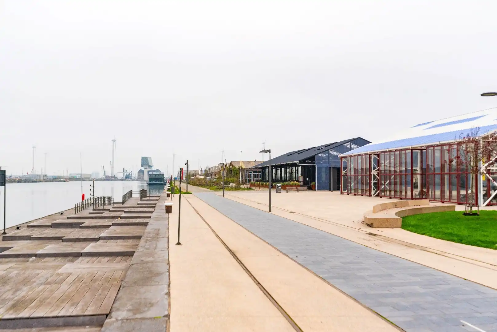 Ruim en stijlvol appartement in de populaire Cadixwijk foto 13