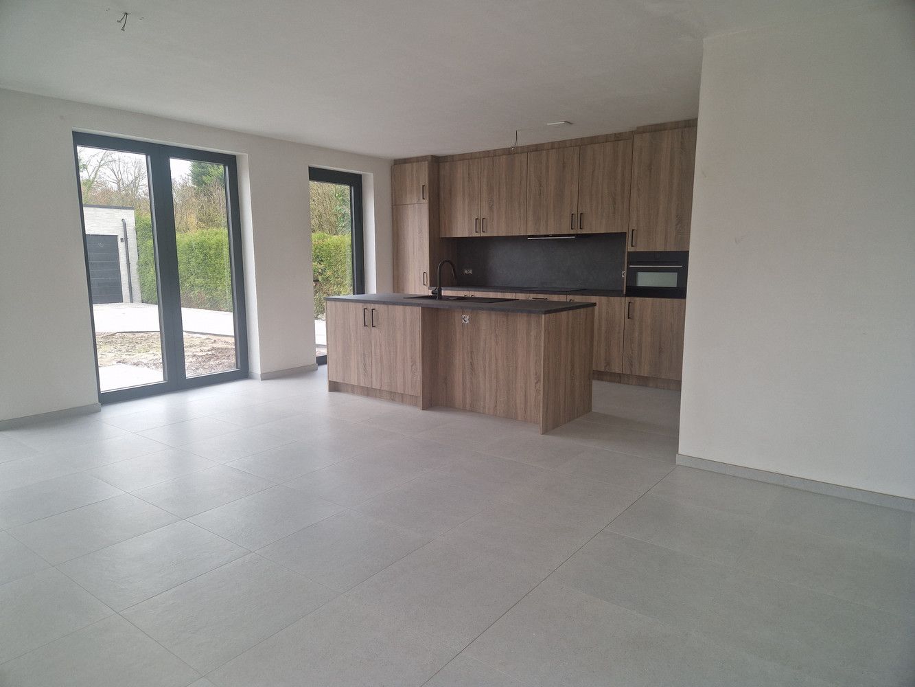 Rustig Gelegen Nieuwbouw Woning 3 Slpk + Garage(s) foto 4