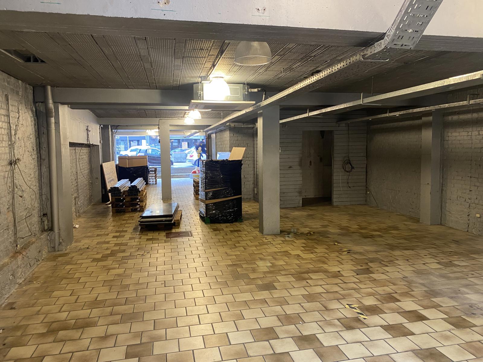 Handelsruimte winkel Genk te huur foto 8