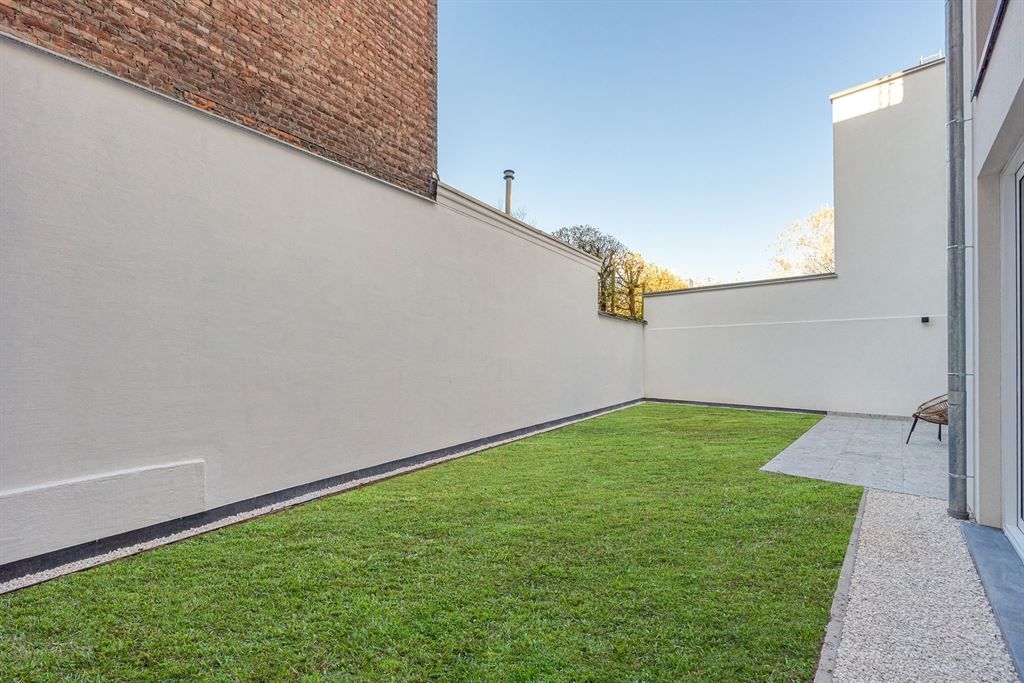 Stijlvol gerenoveerd gelijkvloers appartement foto 3