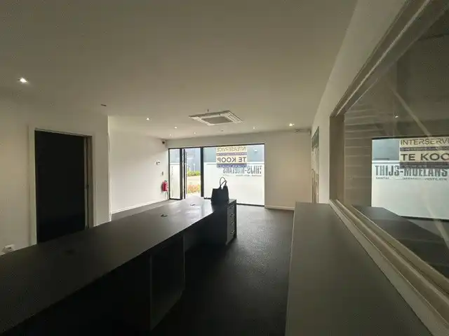 TE KOOP: MODERN BEDRIJFSPAND OP UITSTEKENDE LOCATIE IN PELT - IDEAL VOOR UW VOLGENDE ONDERNEMING! foto 6