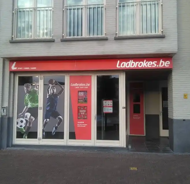 Modern handelspand op een toplocatie op de Grote Markt foto 6