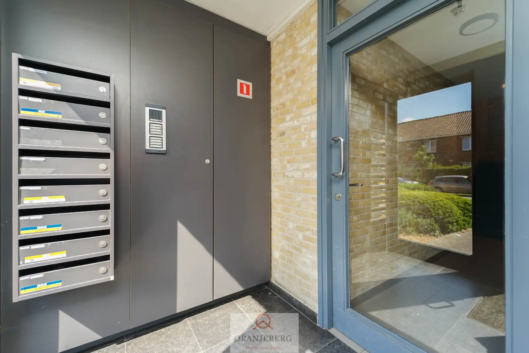 Instapklaar duplex-appartement Wondelgem! foto 11