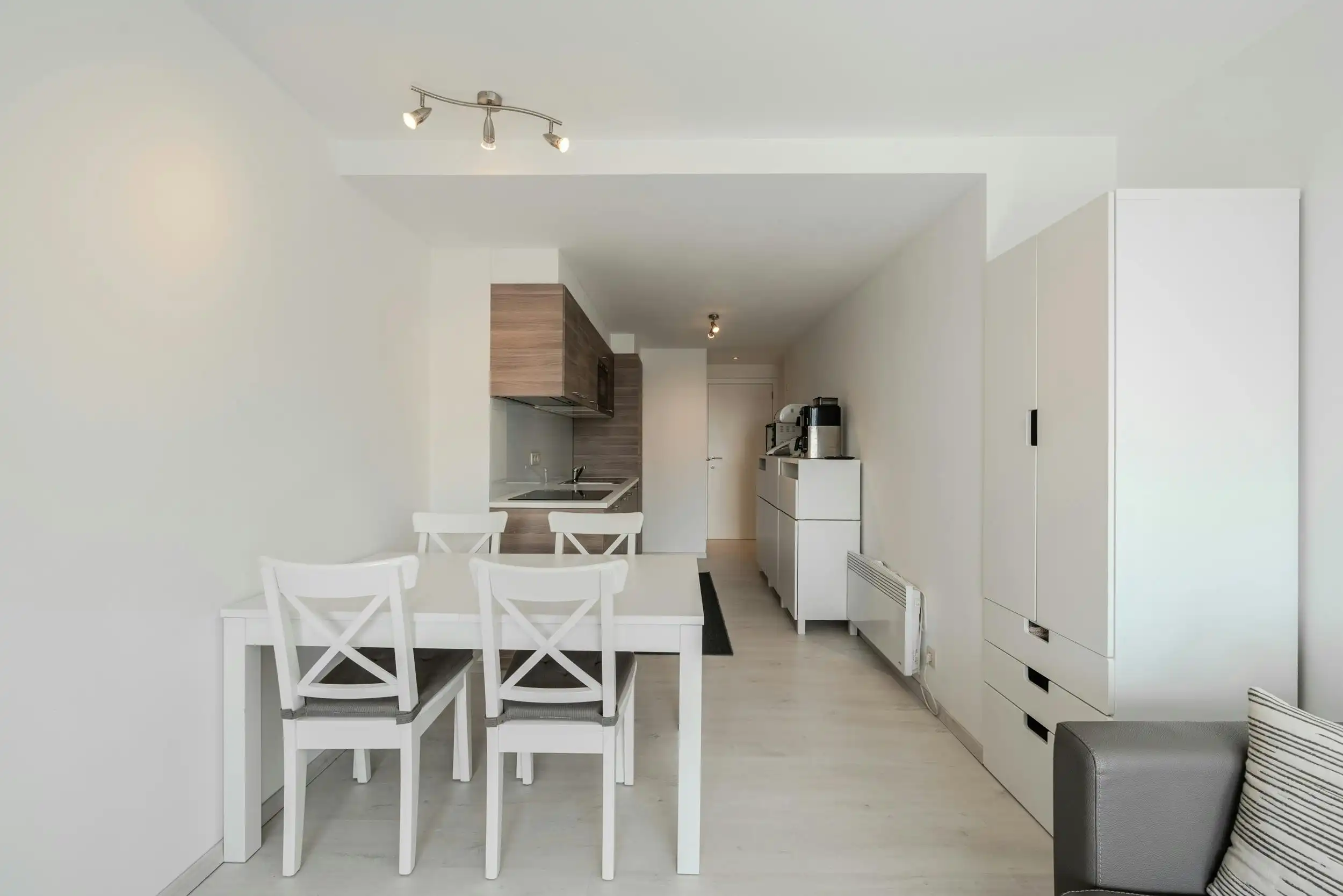 Gerenoveerd appartement met 1 slaapkamer vlakbij de Zeedijk! foto 7