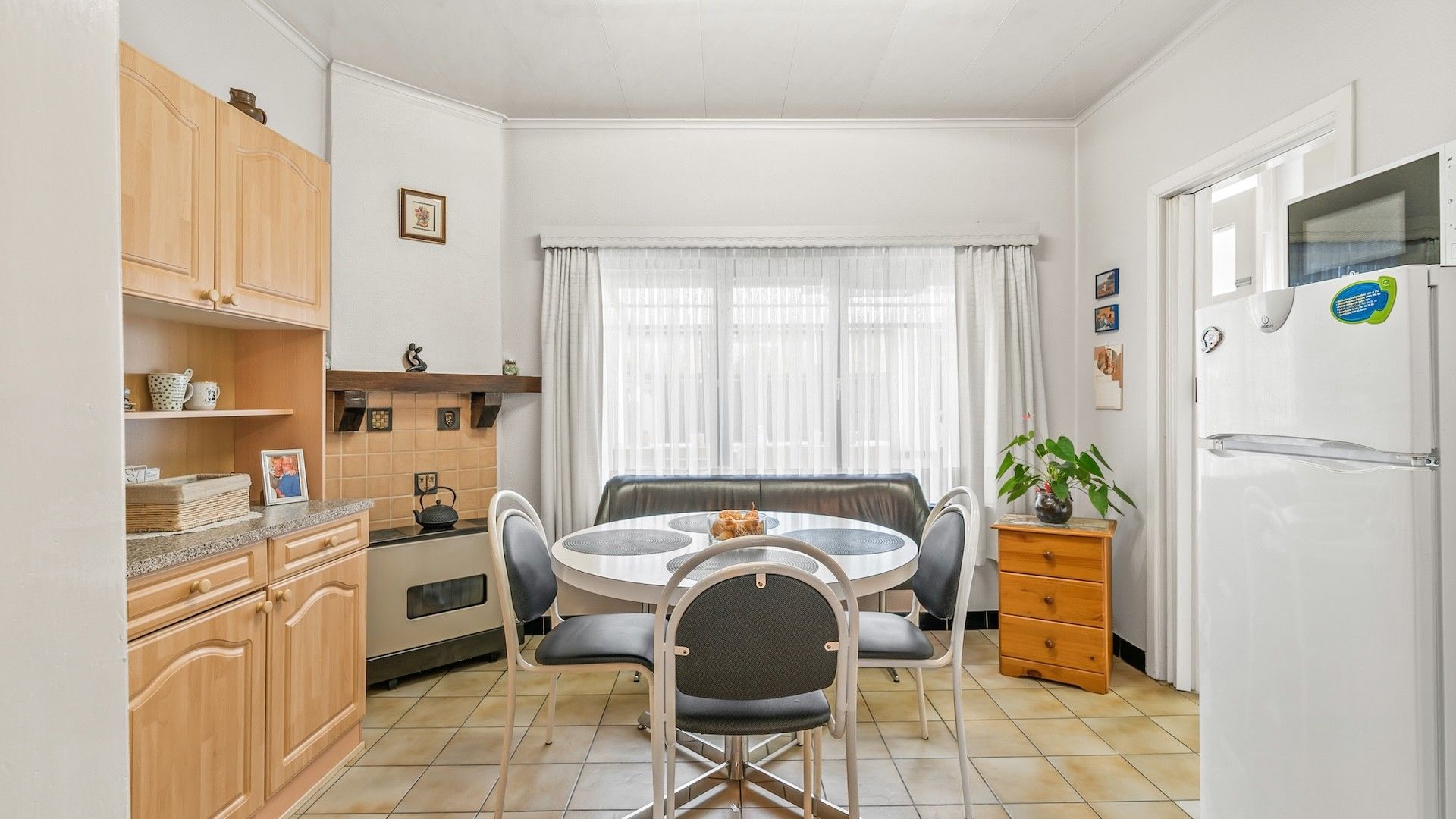 Te renoveren woning (G.B.) met 3 slpkrs  te Genk foto 5
