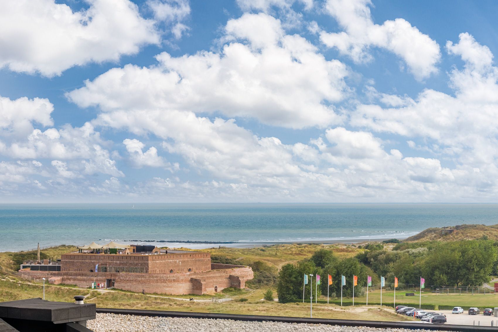 Stijlvol hoekappartement met zeezicht te koop in Oostende foto {{pictureIndex}}