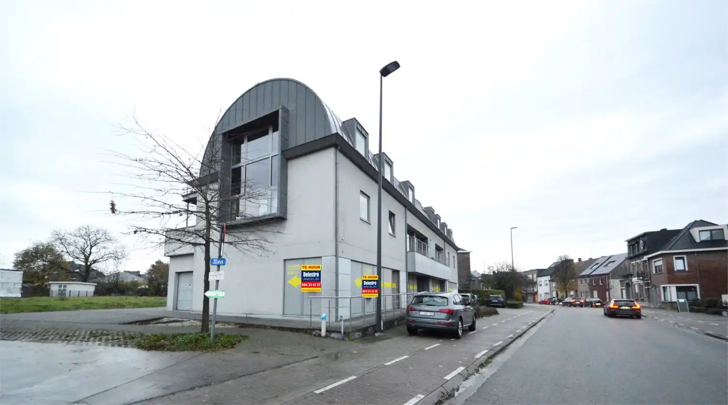 MODERN COMMERCIEEL PAND INCL. 6 PARKINGS foto {{pictureIndex}}