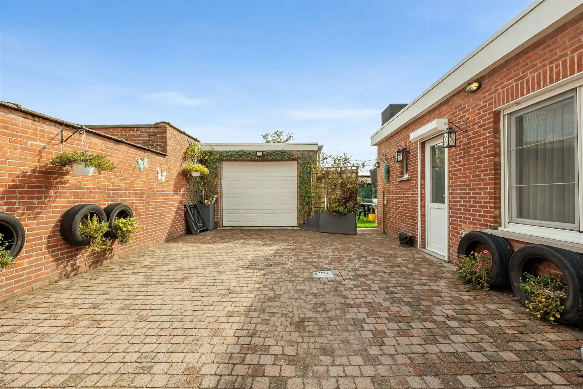 Halfopen bebouwing met 4 slpks, tuin, garage en EPC B! foto 21