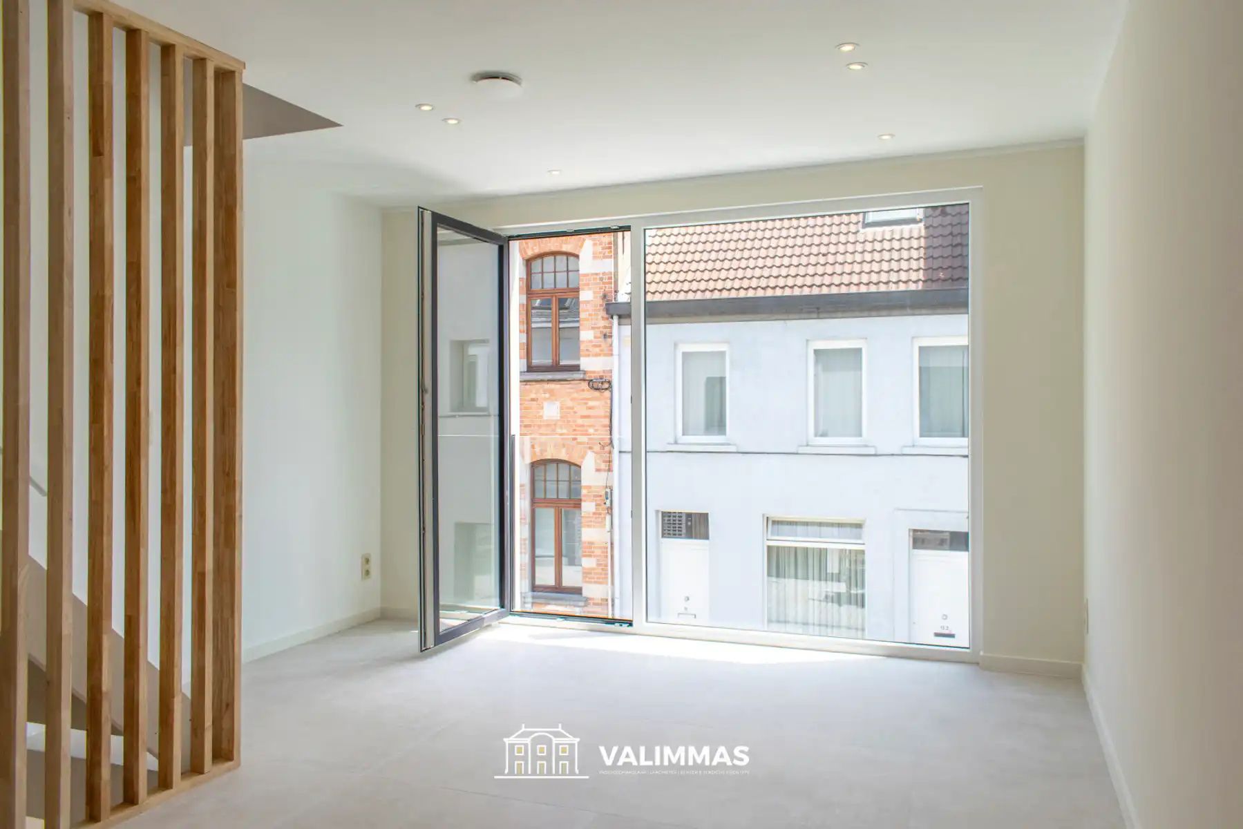 Totaal gerenoveerd duplex-appartement met terras en tuintje foto 4