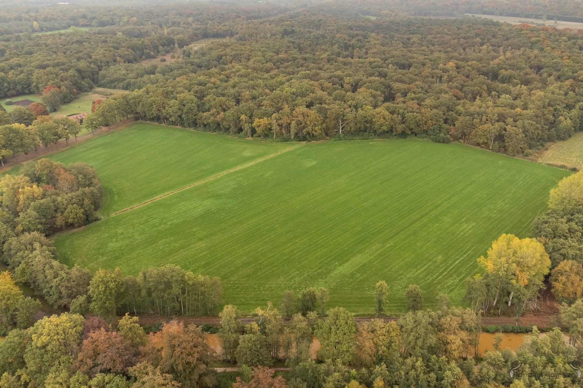 domein van ca.22 ha met 2 woningen foto 20
