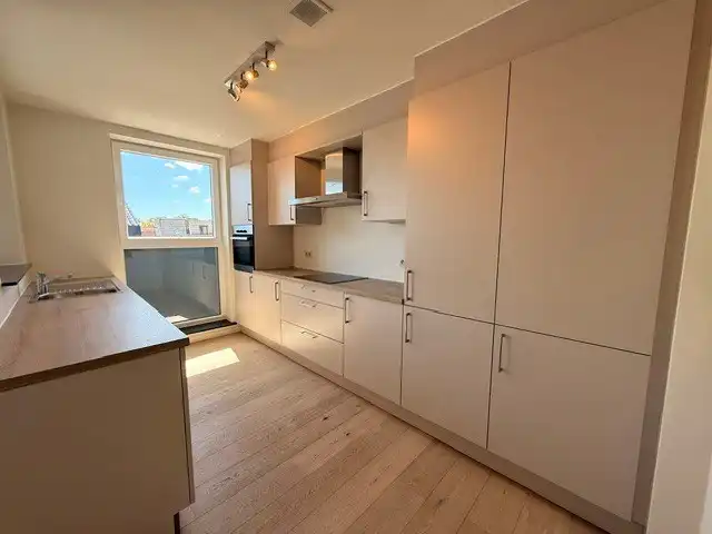 Luxe duplexappartement te huur in het hart van Maaseik, met lift, 2 slaapkamers en 2 terrassen.  foto 10