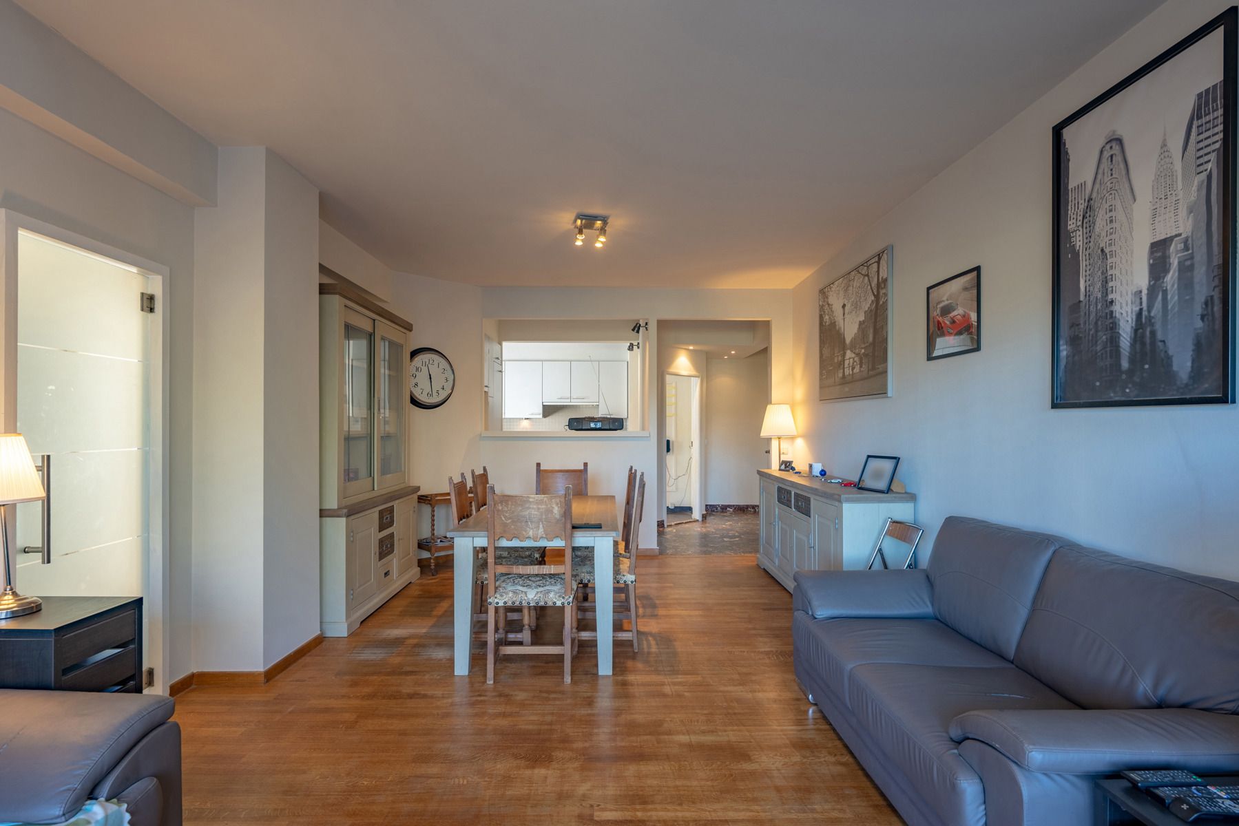 Verzorgd 2 slpk. appartement met terras en garagebox!  foto 4