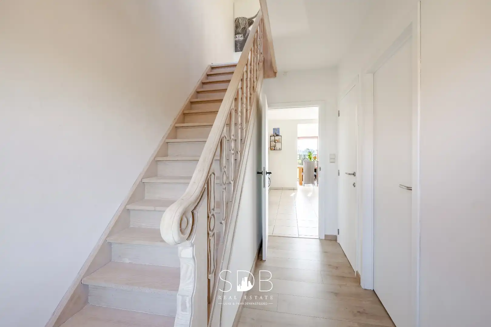 Hedendaagse woning met hippische accommodatie op 17.782m² foto 2