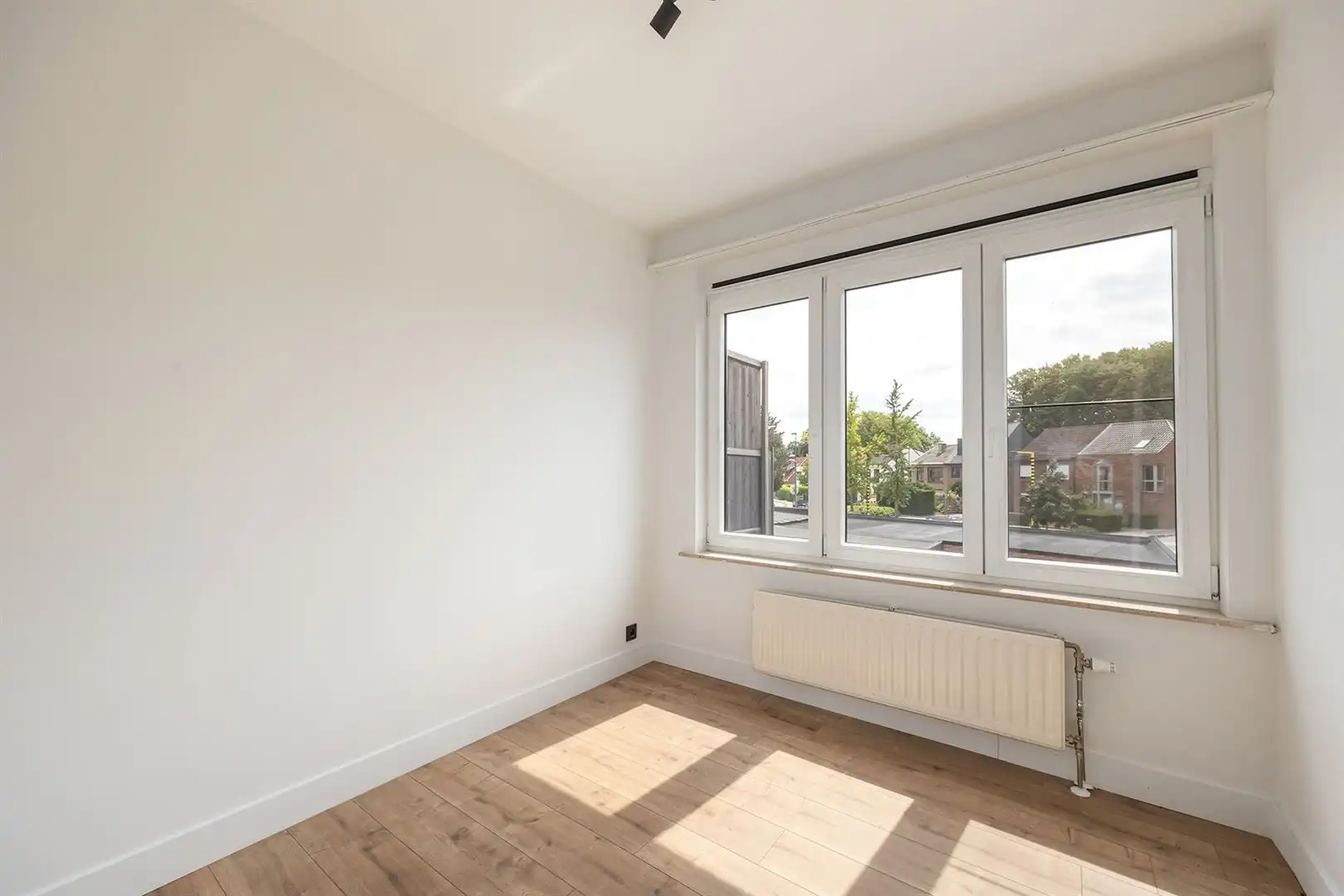 Gerenoveerd 2-slaapkamerappartement met garage in Kontich foto 9