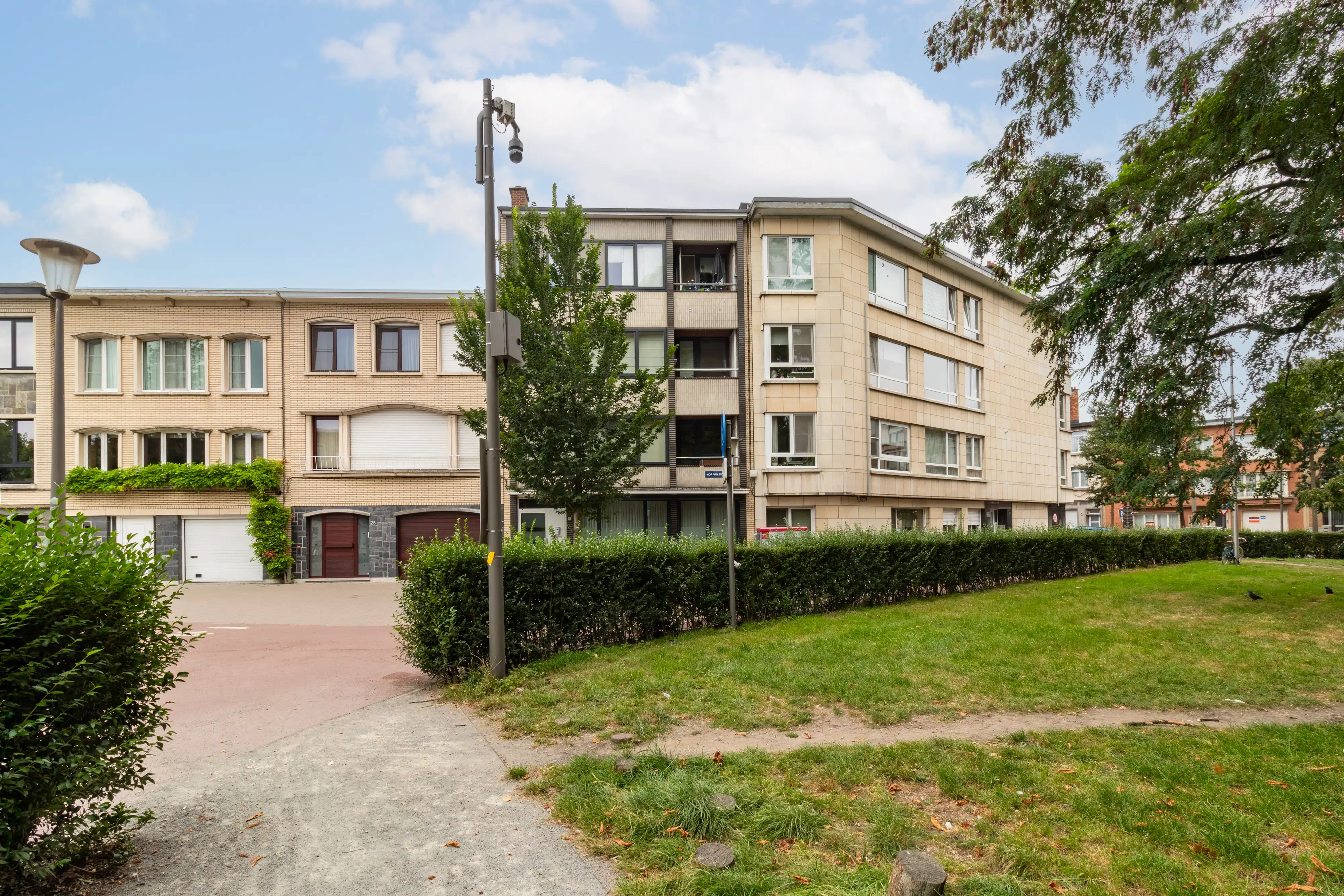 Instapklaar appartement met terras in Wilrijk foto {{pictureIndex}}
