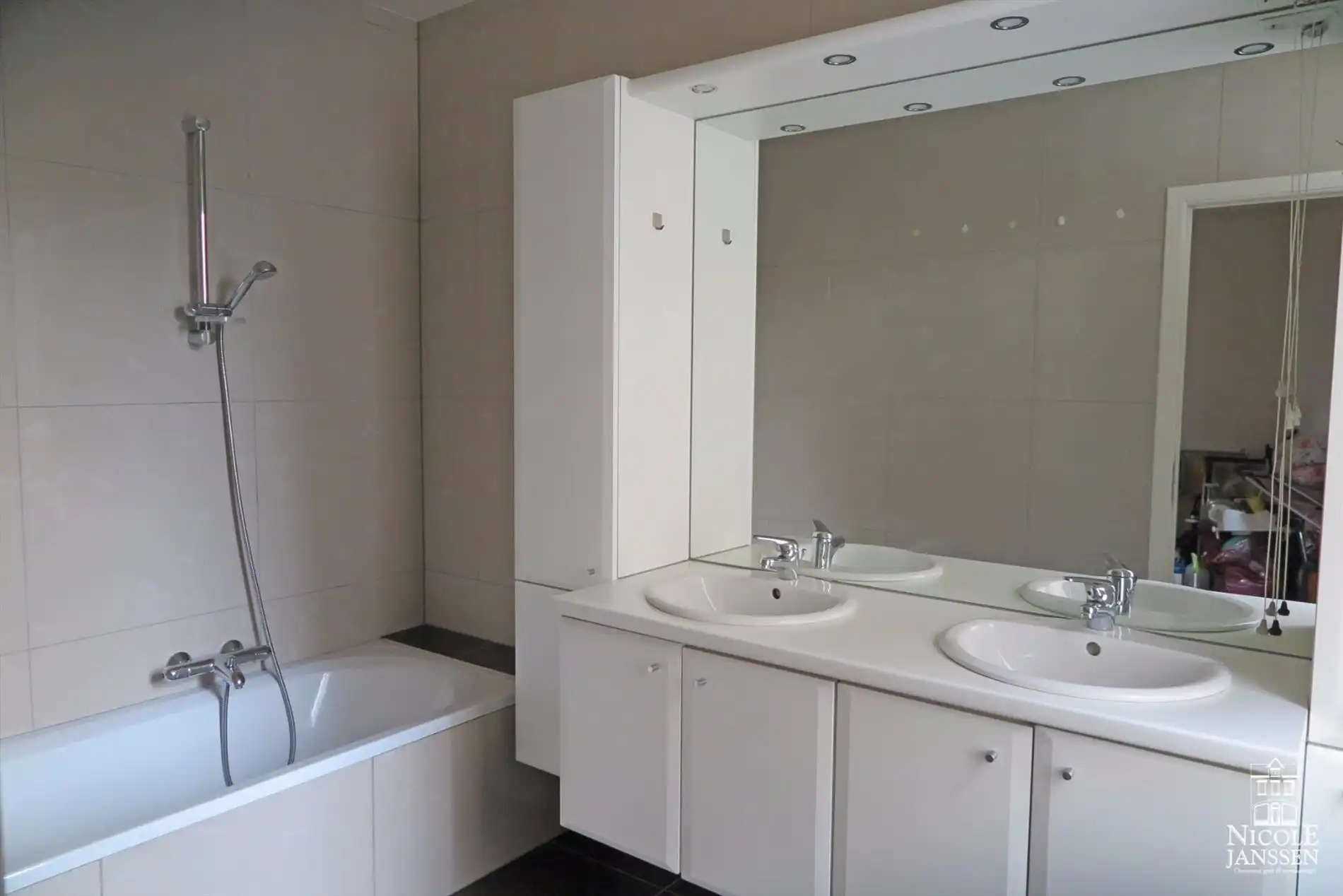 Mooi instapklaar appartement in het centrum van Maaseik foto 3