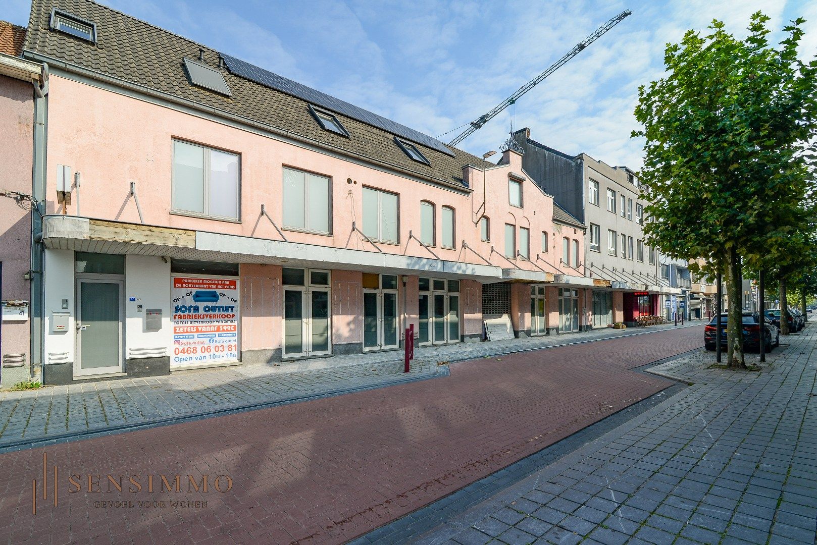 Gigantisch handelsruimte van 1.457 m² in het centrum van Maasmechelen! foto {{pictureIndex}}