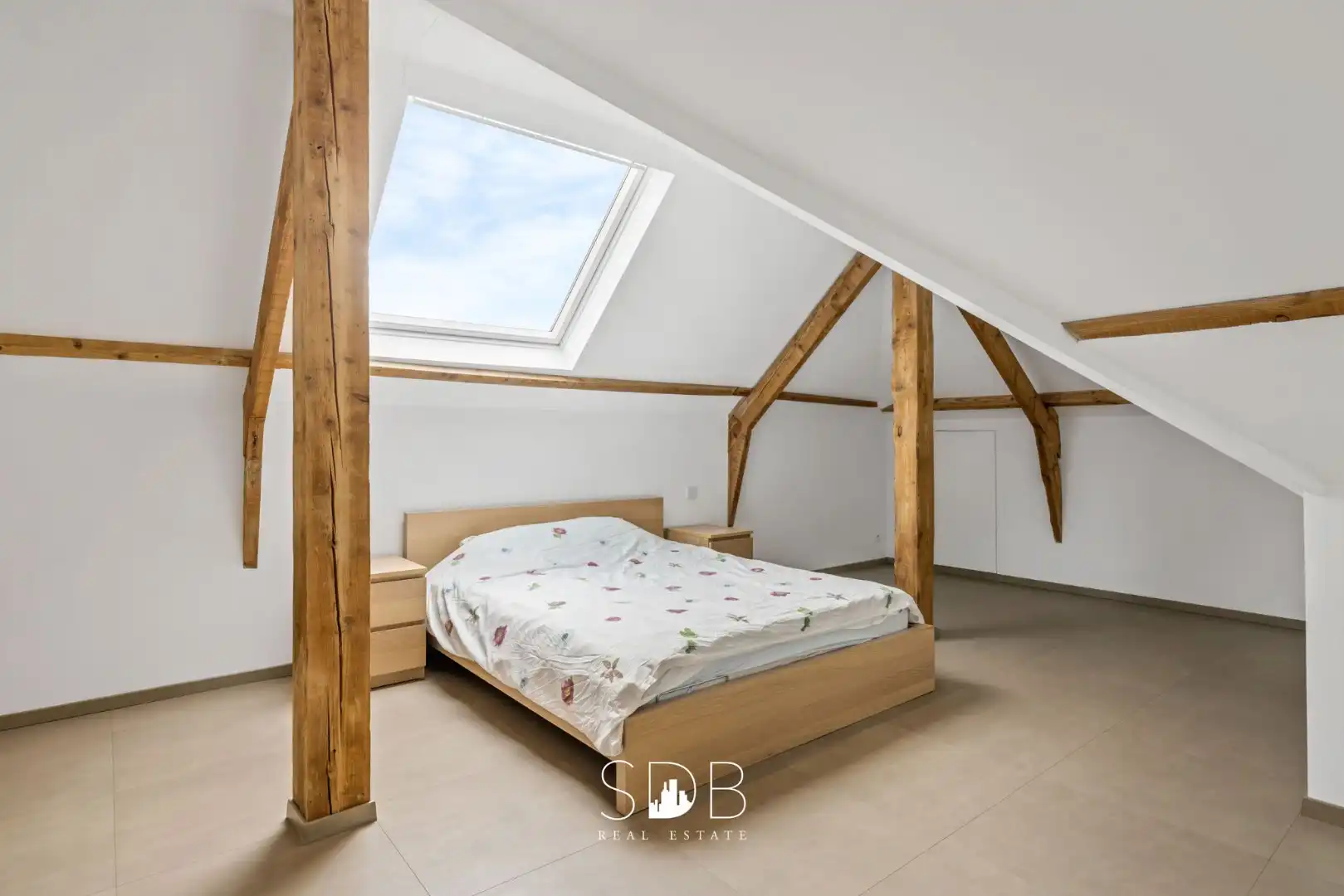 Prachtige villa met zwembad, paardenstallen, paddock en grasland op 1,3HA foto 23