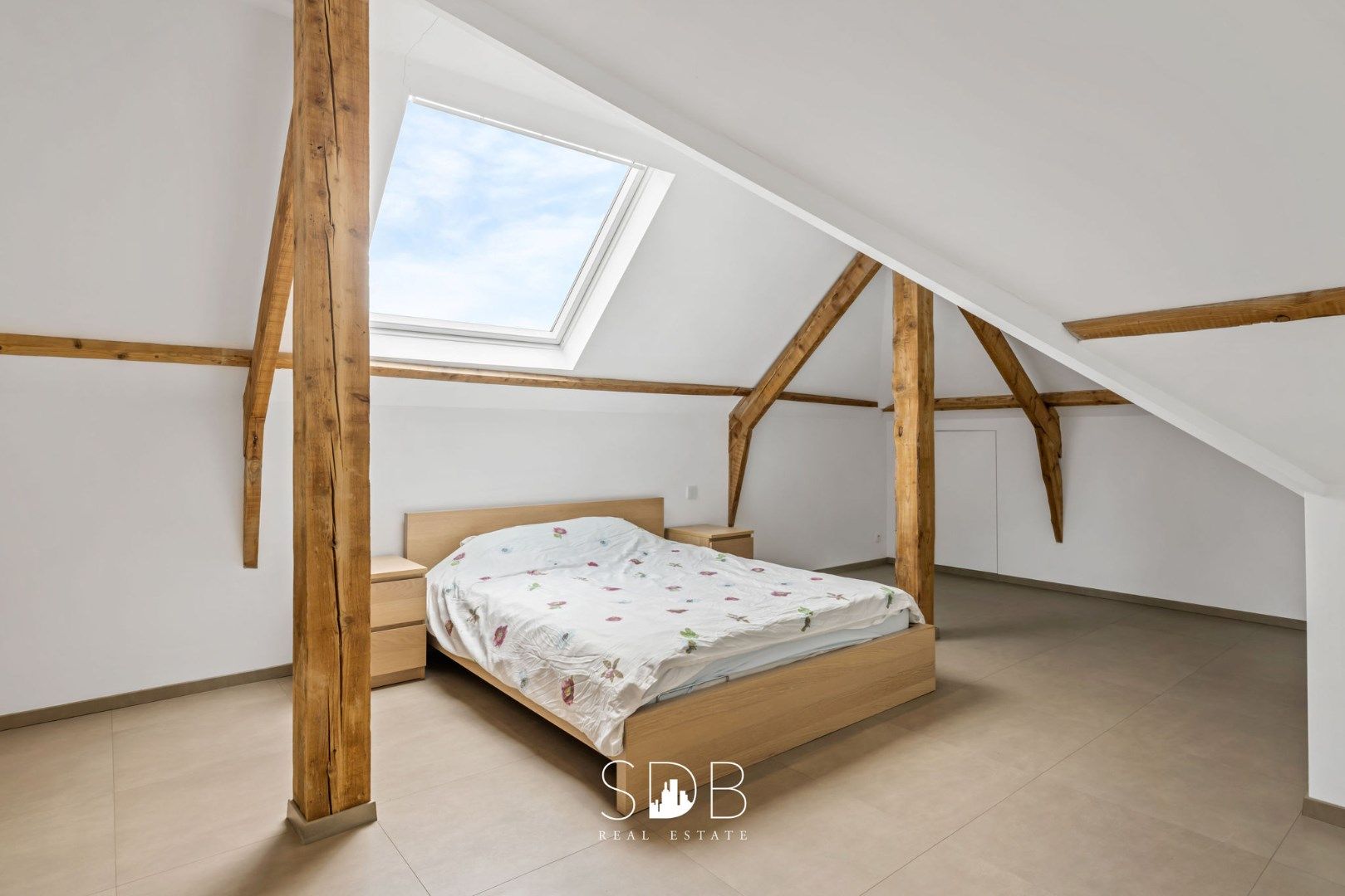 Prachtige villa met zwembad, paardenstallen, paddock en grasland op 1,3HA foto 23