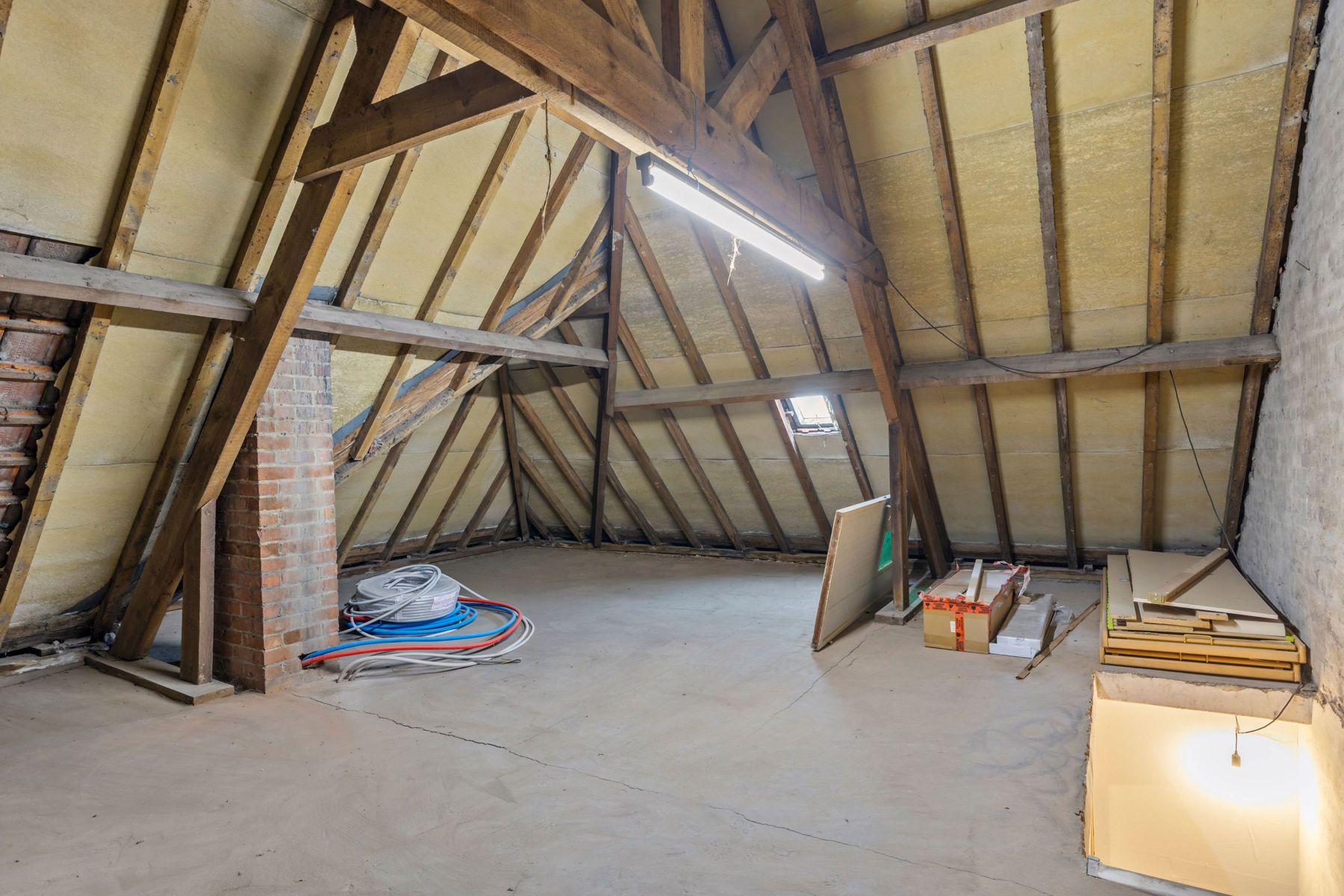 Charmante gerenoveerde woning met ruime garage & magazijn foto 20