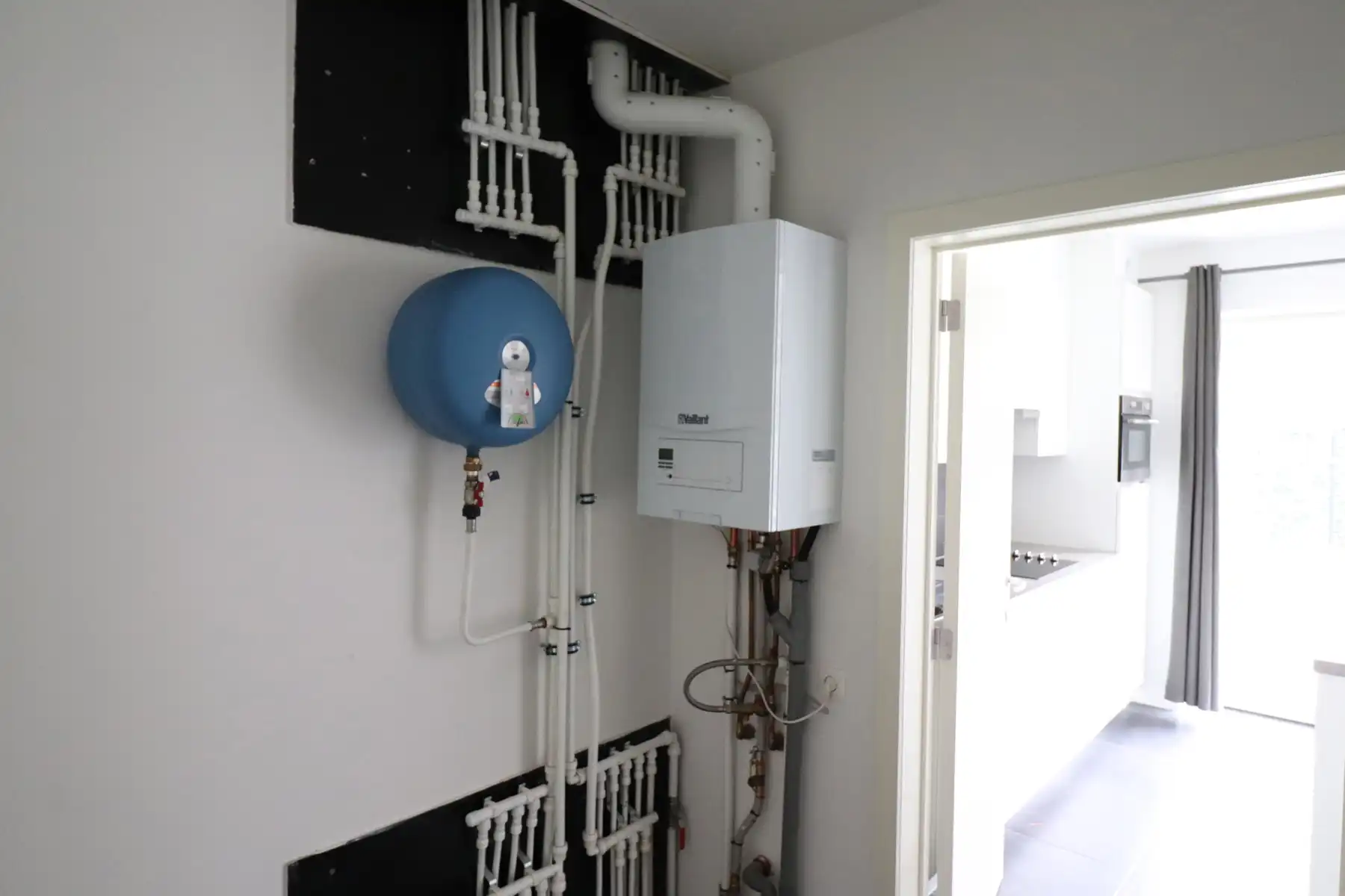 Energiezuinige nieuwbouwwoning met 3 slaapkamers, terras, 2 ondergrondse autostaanplaatsen en kelderberging. foto 5