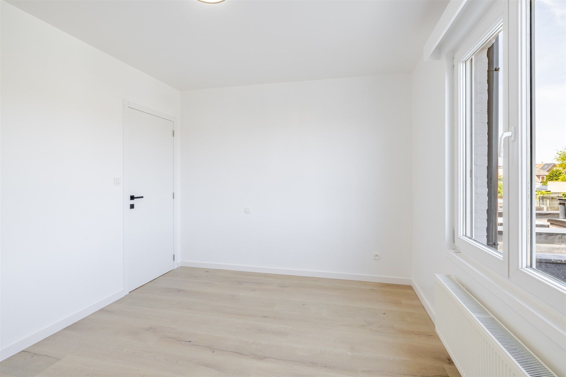 Subliem gerenoveerde woning met 3 slks en tuin foto 15