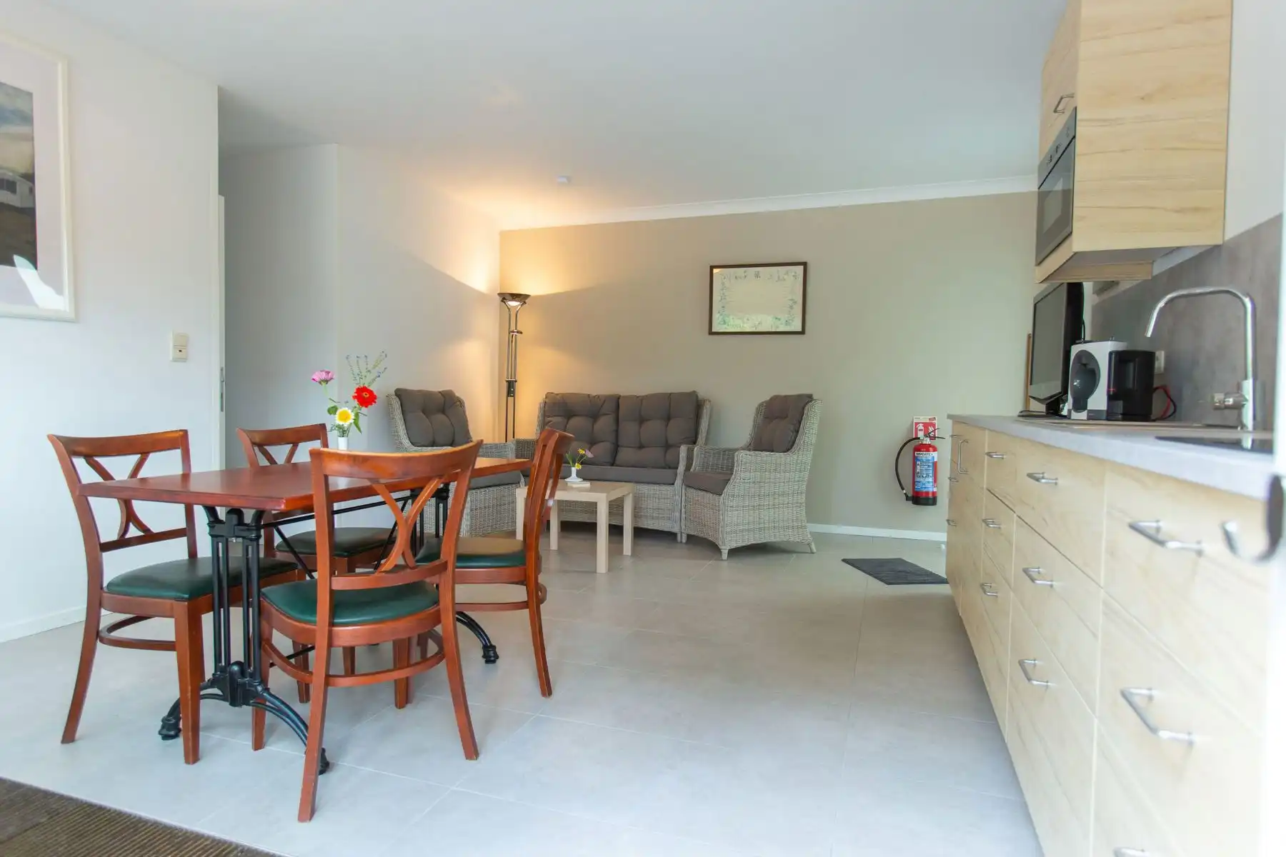 Ruim handelspand + 2 vakantiewoningen. foto 27