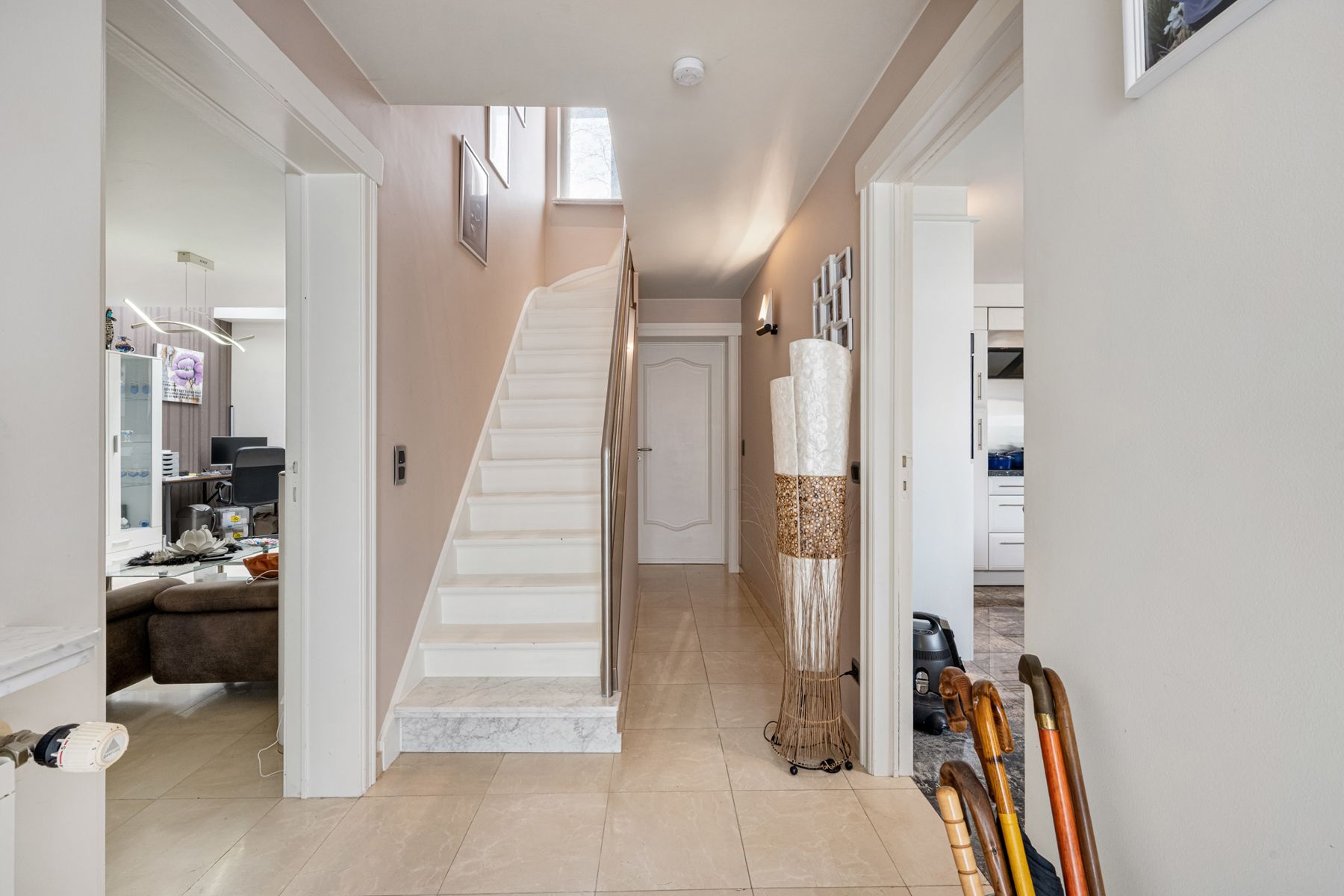 Instapklare woning met 2 slpkrs en voortuin. foto 3