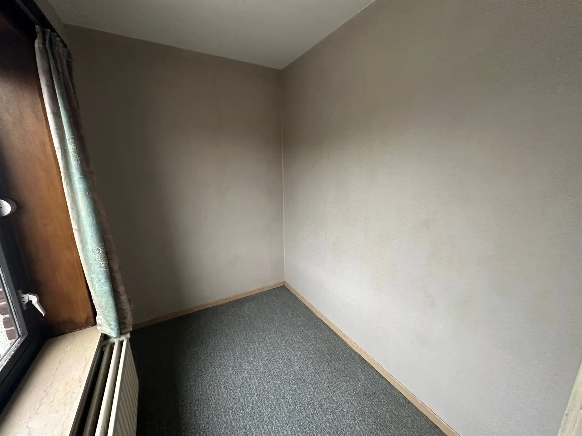 Ruim appartement met 3 slaapkamers boven handelszaak, vlot bereikbaar gelegen foto 11