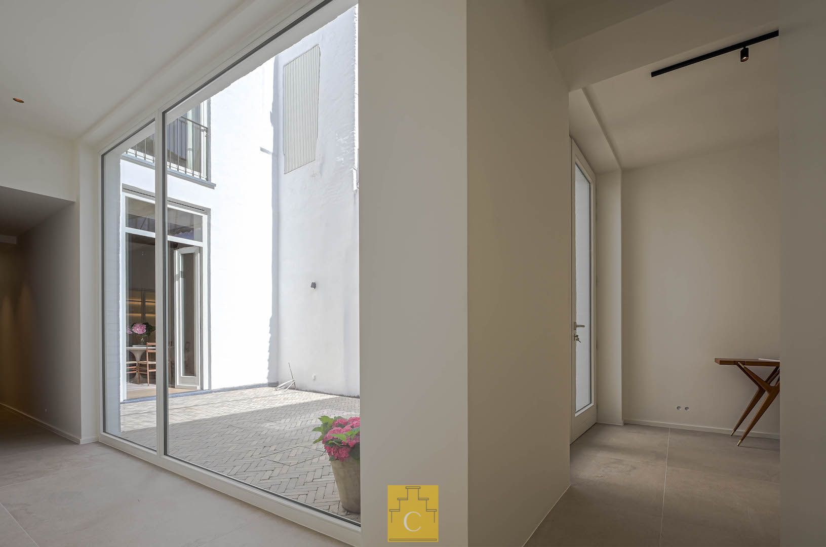 pas gerenoveerd diephuis op iconisch stadsplein, een meesterwerk van historiek en hedendaagse luxe foto 17