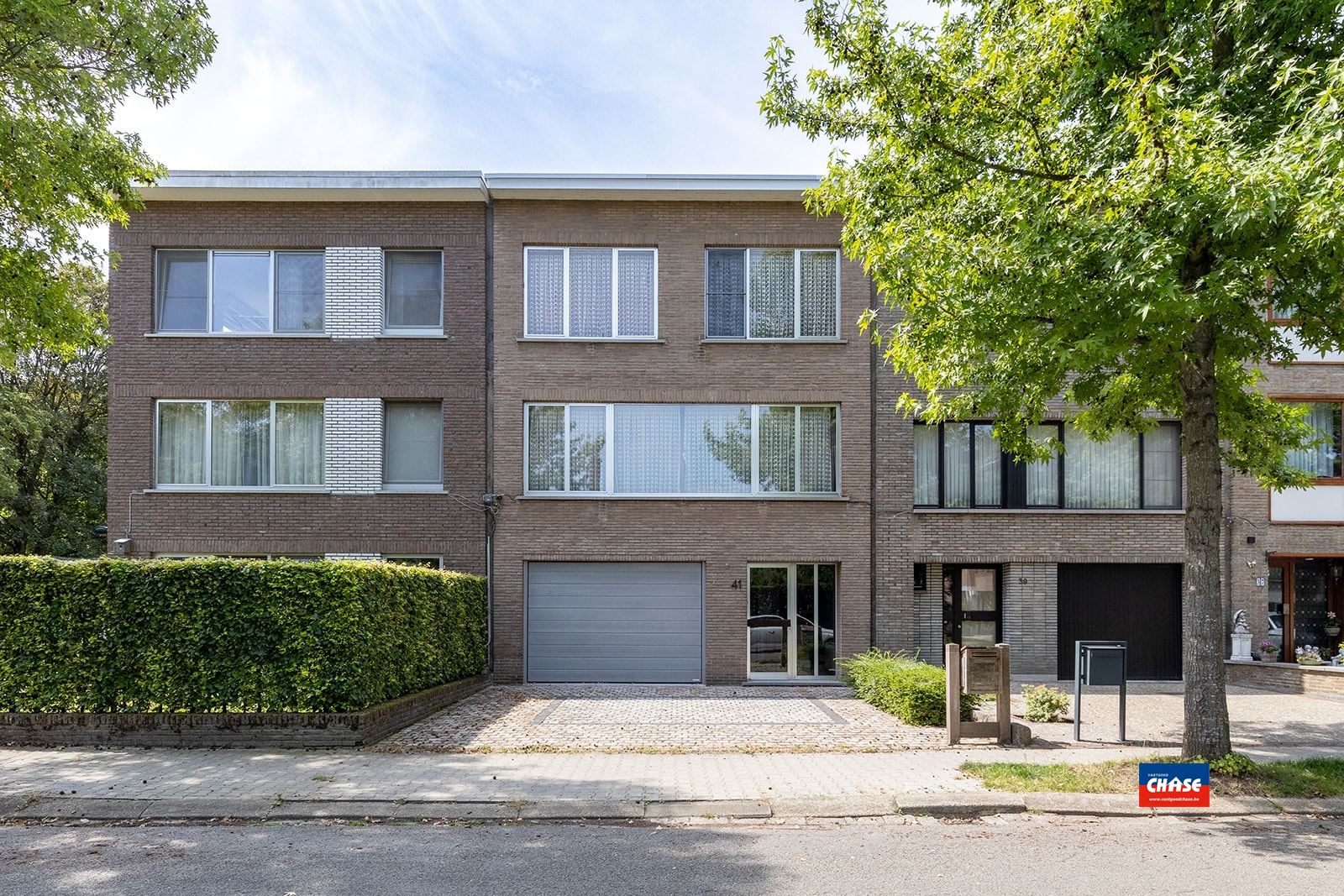 Hoofdfoto van de publicatie: !!! VERKOCHT ONDER VOORWAARDEN !!! Bel-étage met 3/4 slaapkamers en tuin