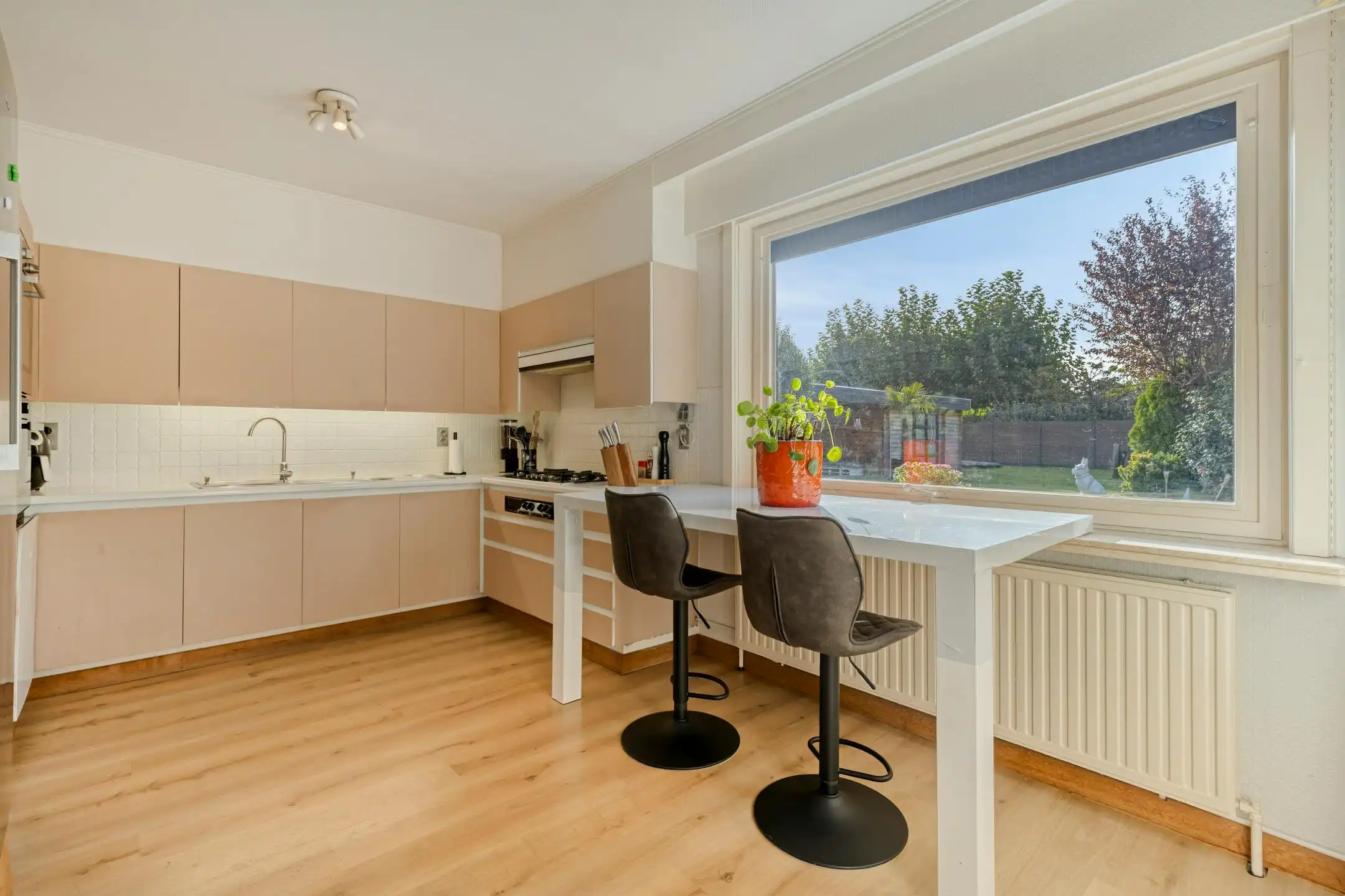 Instapklare villa te koop op een rustige ligging in Harelbeke! foto 8