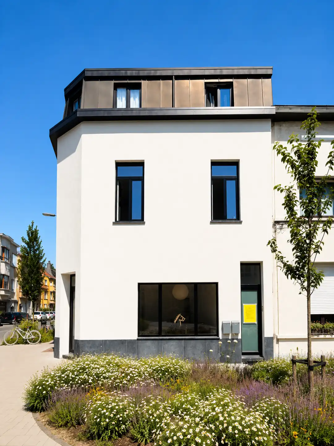Lichtrijk hoekappartement in bruisend Oud-Berchem foto 3