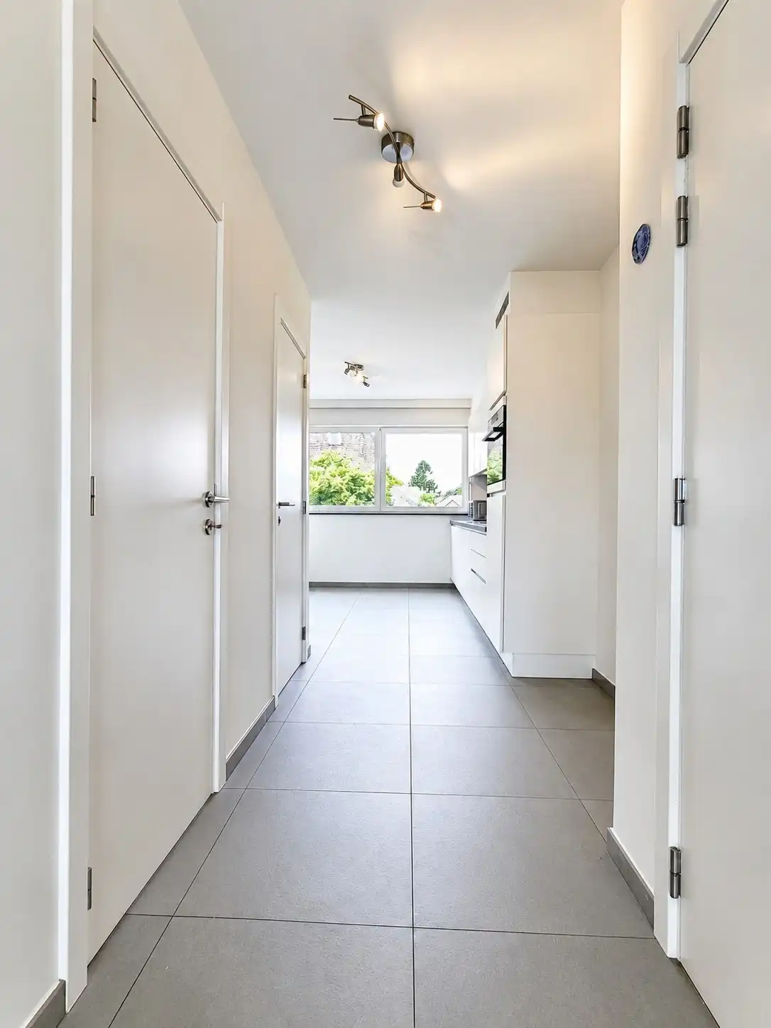Ruim duplexappartement met 2 slaapkamers, terras en garage gelegen in het centrum van Zottegem. foto 15