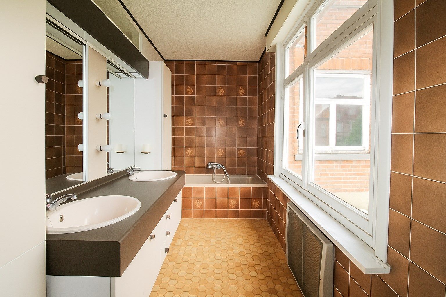 Te koop: Ruime en charmante halfopen bebouwing met uitgestrekte tuin, optie tot vijf slaapkamers en veel renovatiepotentieel in het centrum van Sint-Niklaas foto 23