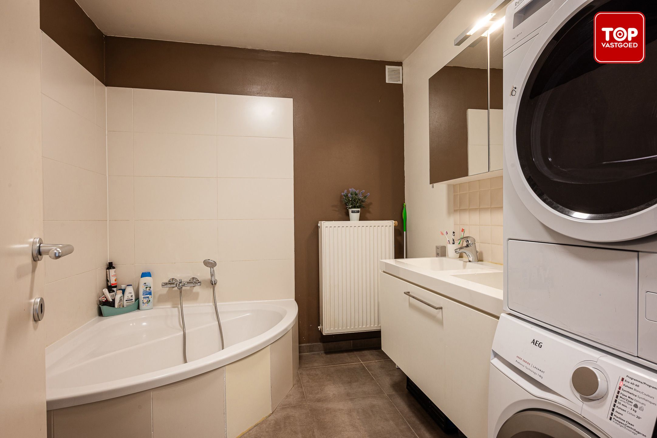 Ruime en lichtrijke woning met 4 slaapkamers in een rustige wijk foto 17