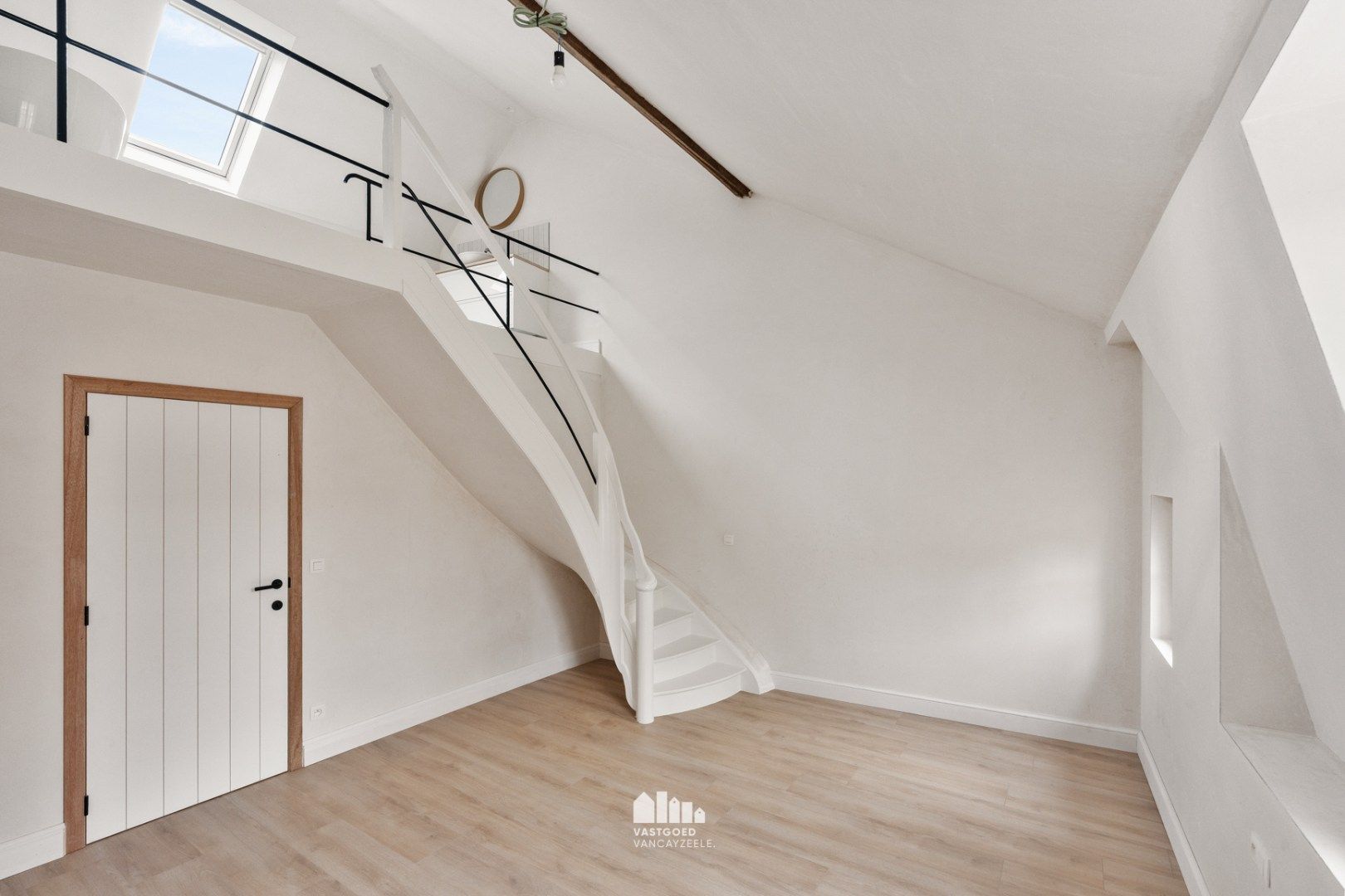 Karaktervolle en volledig gerenoveerde woning op wandelafstand van de Markt in Ieper foto 23